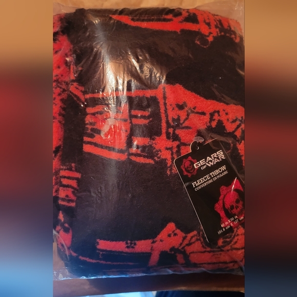 Gears Of War Fleece Throw Blanket NWT - Picture 3 of 3
